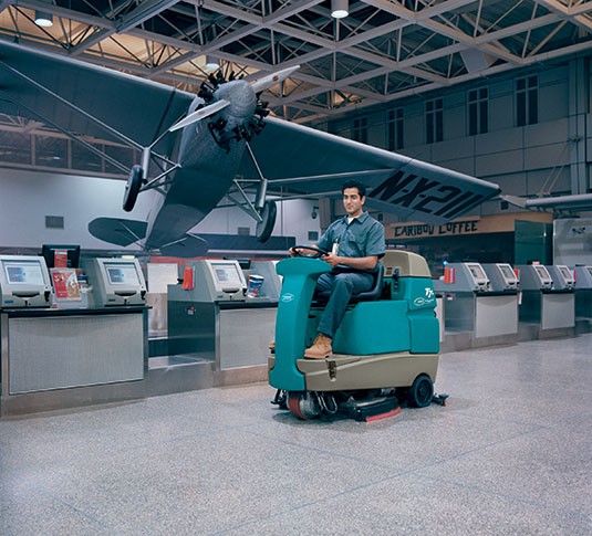 T7+ Ride-On Floor Scrubber-Dryer alt 4